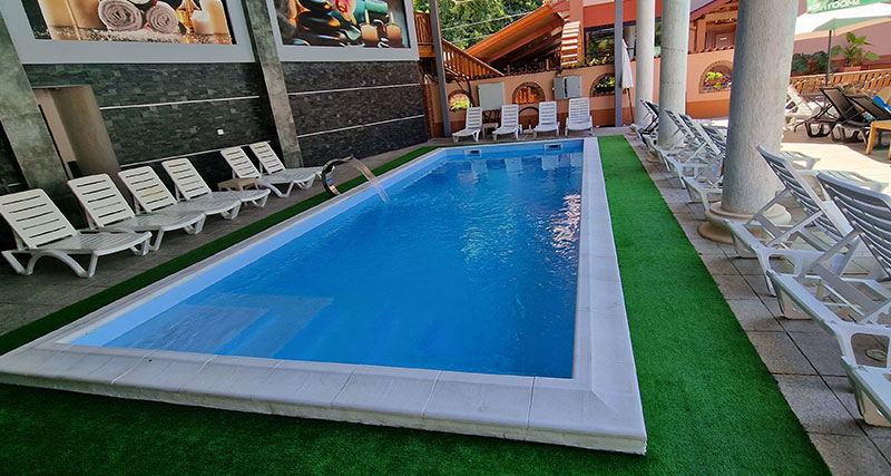 Кристал Базени